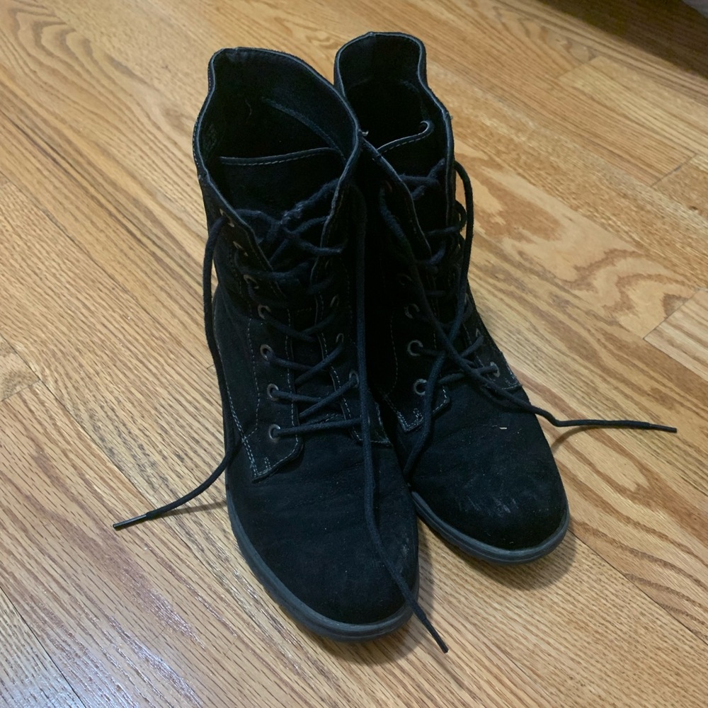 MAKE AN OFFER Black Combat-Style Boots, Size 7.5